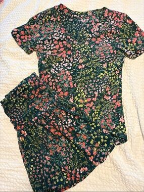 Loft women’s shirt and skirt excellent condition